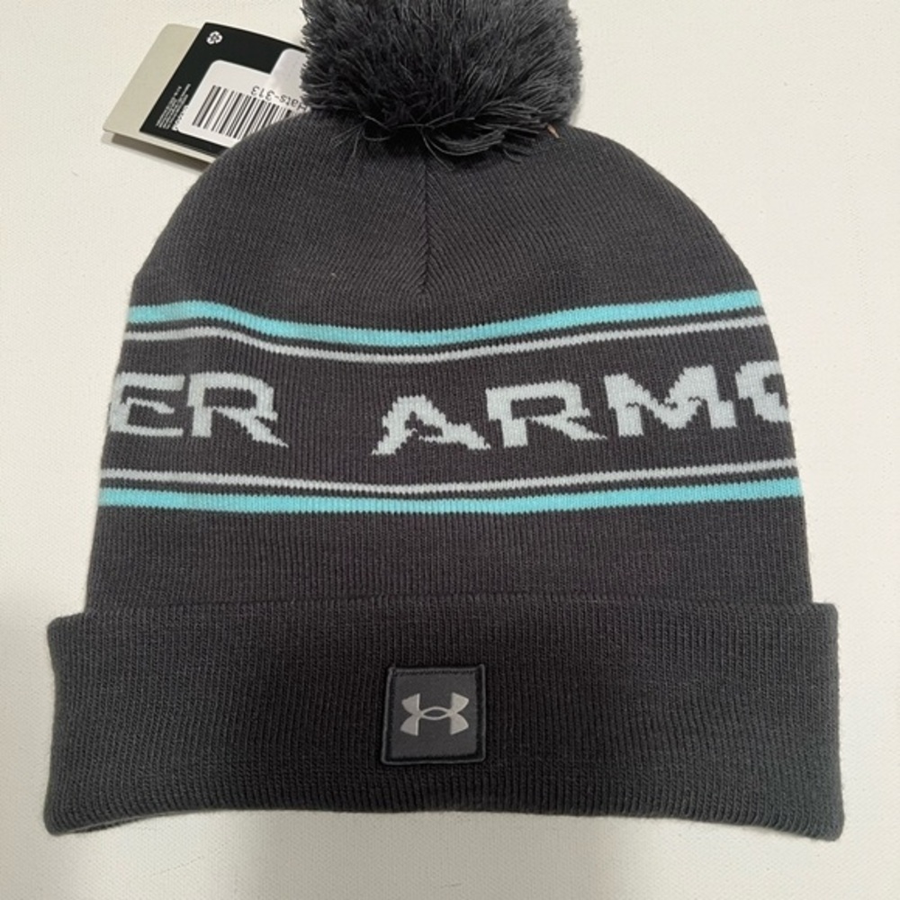 NWT UNDER ARMOUR Mens "HalfTime Pom" Knit Beanie Hat-OSFM Ret@$28 GRAY/AQUA (D4)